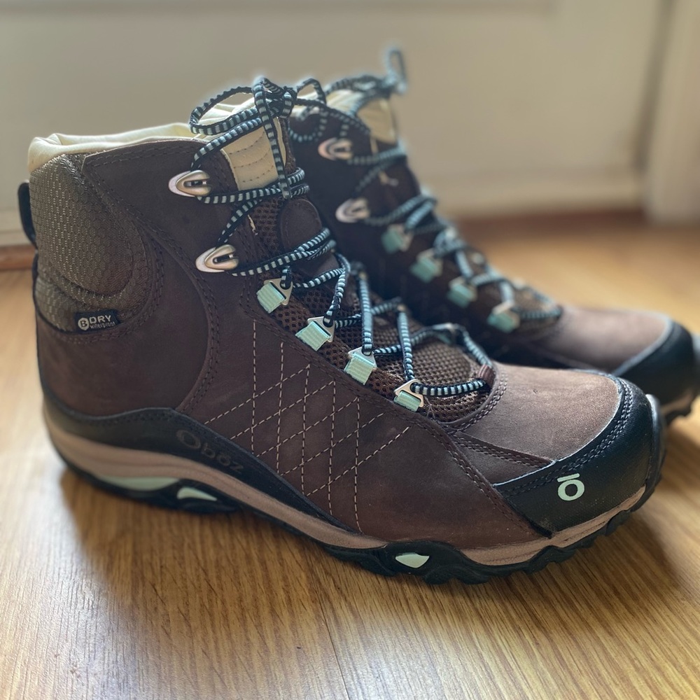 Women’s Oboz Hiking Boots - size 8.5